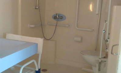 Salle de bain adaptée PMR